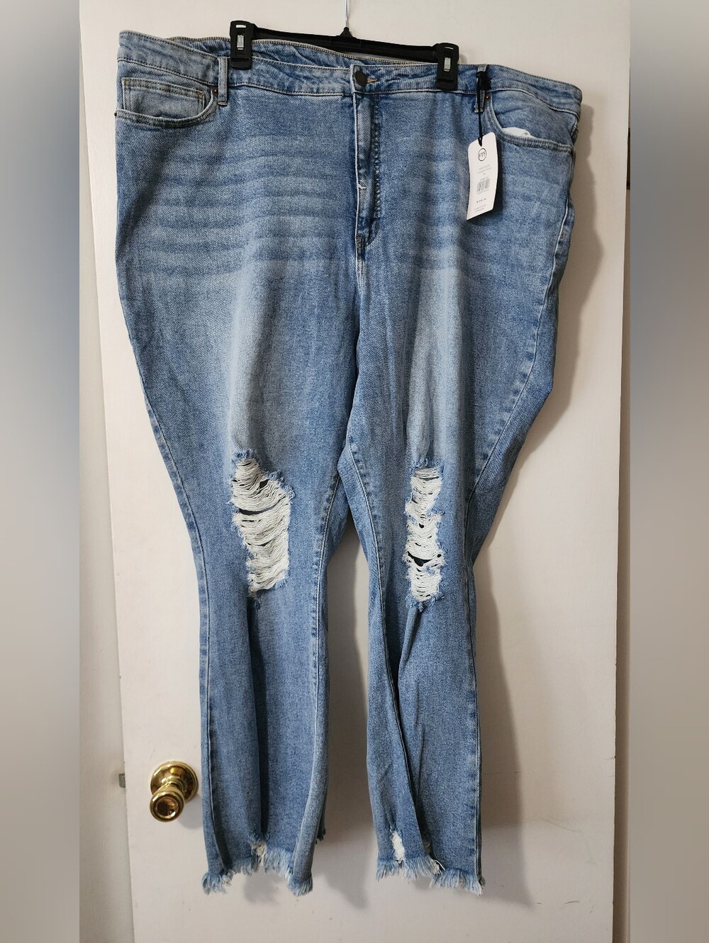 Fashion To Figure Women Plus Flare Mid Rise Distressed Stretch Jeans NWT 28 Tall
